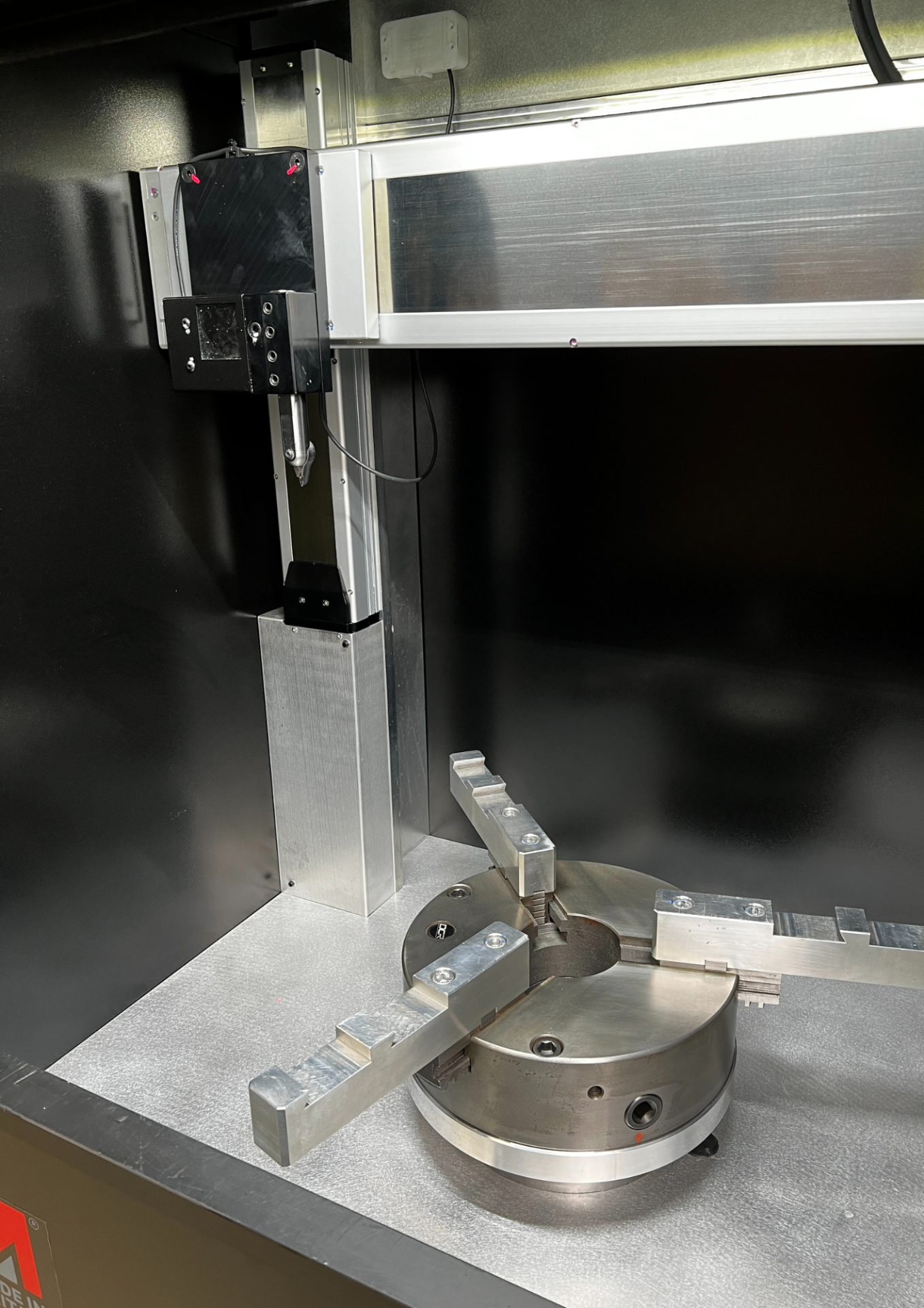 DCR Pro cutter and chuck detail